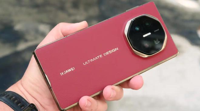 ld 6 vs iPhone16 Pro Max：机皇之争z6尊龙·中国网站华为Mate XT vs 三星 Z Fo(图2)