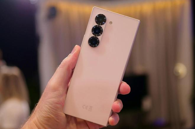 ld 6 vs iPhone16 Pro Max：机皇之争z6尊龙·中国网站华为Mate XT vs 三星 Z Fo(图14)