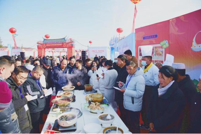 餐饮美食推广活动在宁夏固原市泾源县雅豪滑雪场举办尊龙凯时app平台“泾膳泾美·源汁源味”乡村特色(图3)